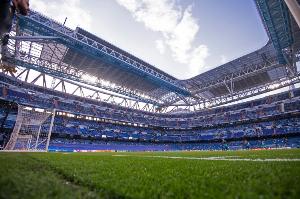 kaiyun sports-实在太热世体：伯纳乌顶棚关闭导致球场里高温难耐 像桑拿房